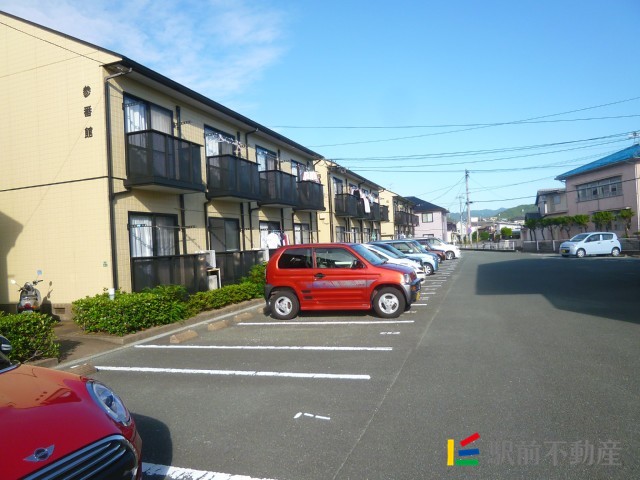 【福岡市東区和白東のアパートの駐車場】