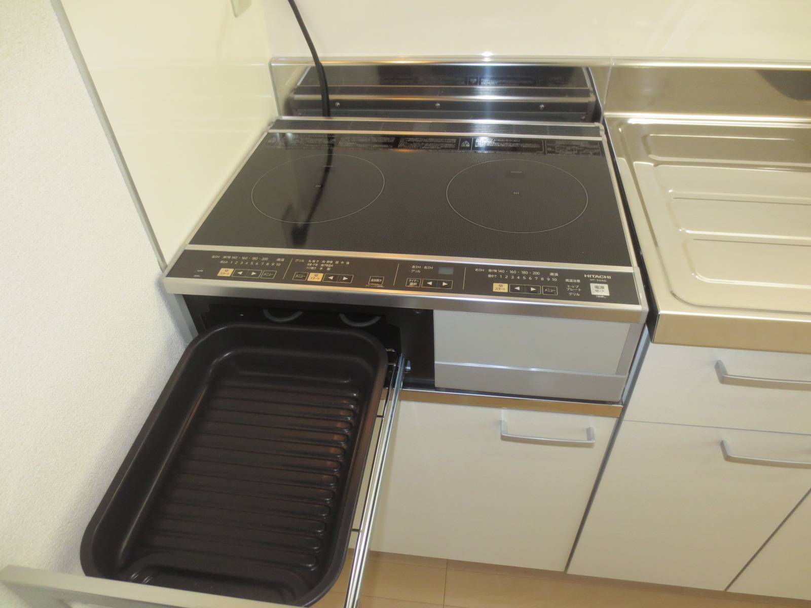 キッチン　グリル付き２口IHクッキングヒーター！