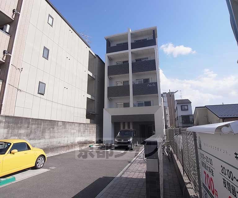 京都市中京区壬生神明町のマンションの建物外観