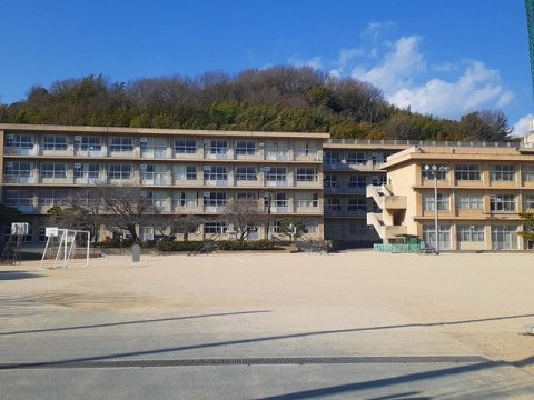 【福山市千田町のアパートの小学校】