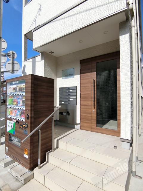 エントランス　オートロック・宅配ボックス・集合郵便ポスト完備