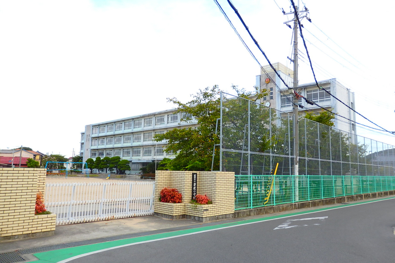 【エステートピア宮ノ下II番館の小学校】