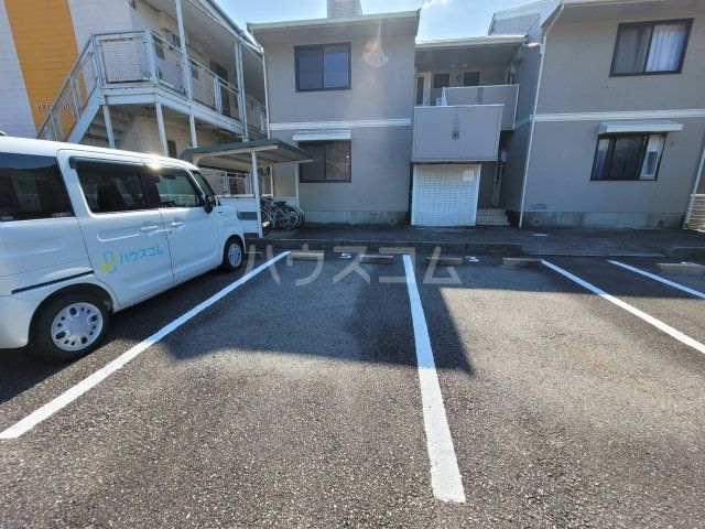 【額田郡幸田町大字深溝のアパートの駐車場】