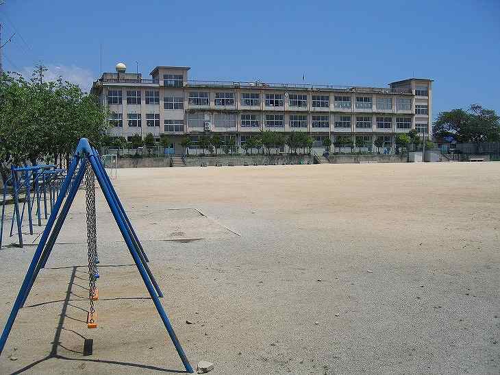 【メゾン・グランデ下阪本の小学校】