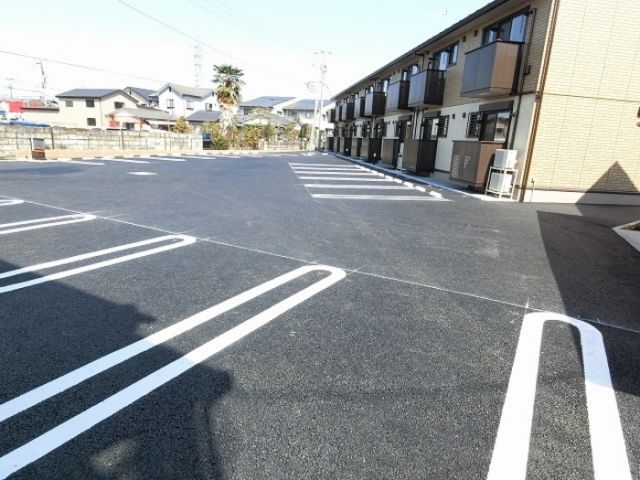 【宇都宮市簗瀬町のアパートの駐車場】