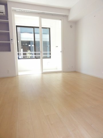 居室・リビング　内装もきれいです