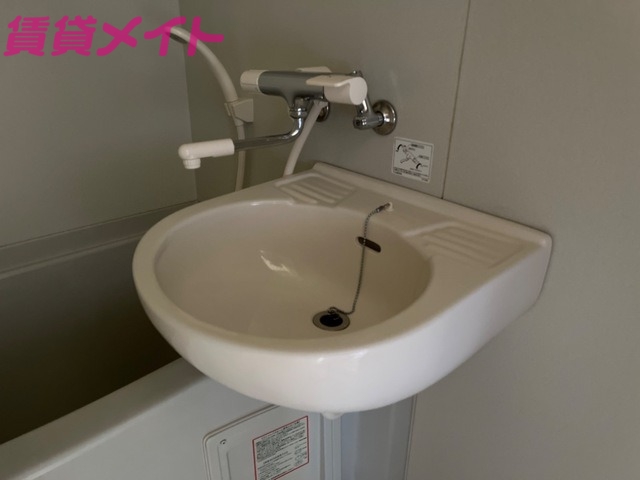 洗面設備　別部屋同型タイプ