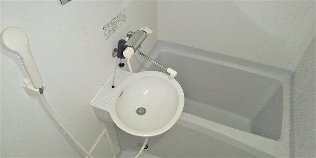 バス・シャワールーム　バス・トイレ別です♪