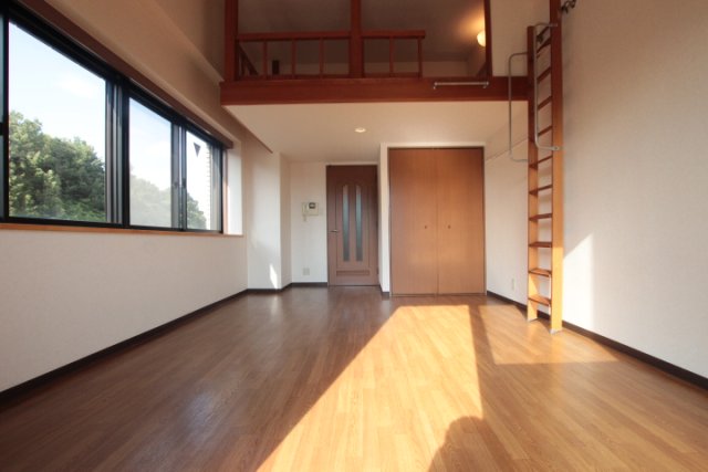 居室・リビング　同物件別号室