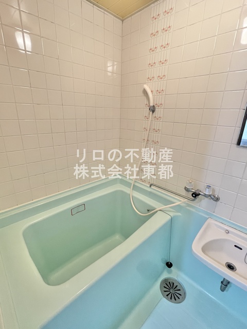 バス・シャワールーム　洗面ボールと一体型のバスルームです♪