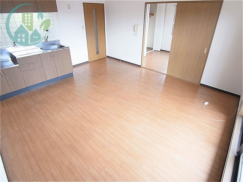 居室・リビング　スリージェ壱番館(ネット無料)