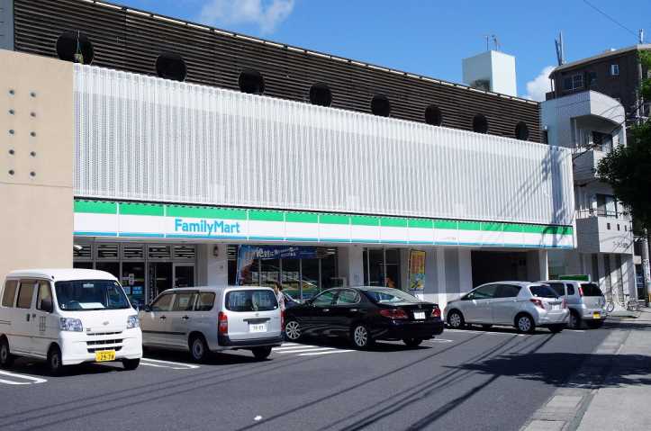 コンビニ　ファミリーマートにしだ三丁目店（コンビニ）まで79m