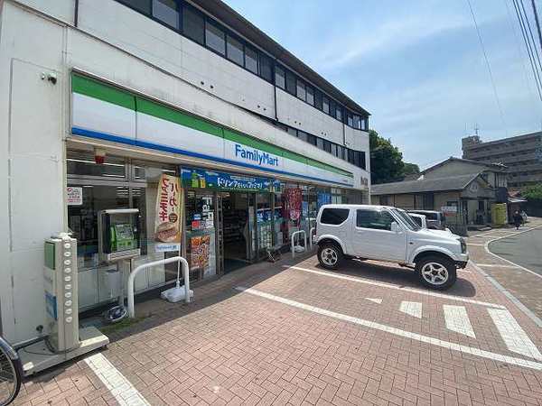コンビニ　ファミリーマートＪＲ教育大前駅店（コンビニ）まで427m