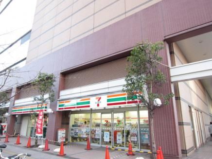コンビニ　セブンイレブン川口駅東口店（コンビニ）まで434m