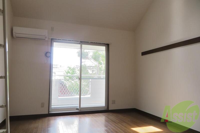 居室・リビング　リビングは９帖と広く日当たり良好になっています。