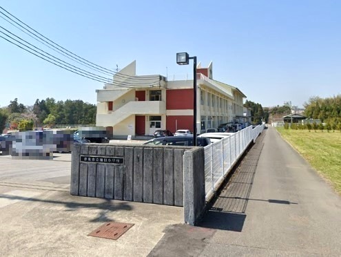 小学校　香美市立楠目小学校（小学校）まで731m