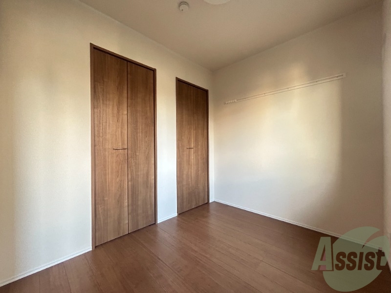 その他部屋・スペース　寝室になりそうな洋室です。シンプルで落ち着きますね。