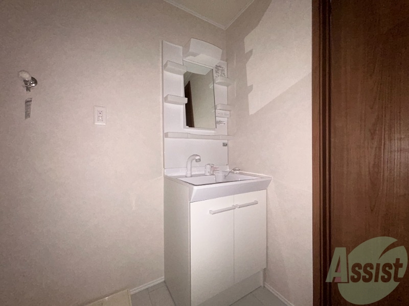 洗面設備　シャンプードレッサーなので身支度しやすそうですね。