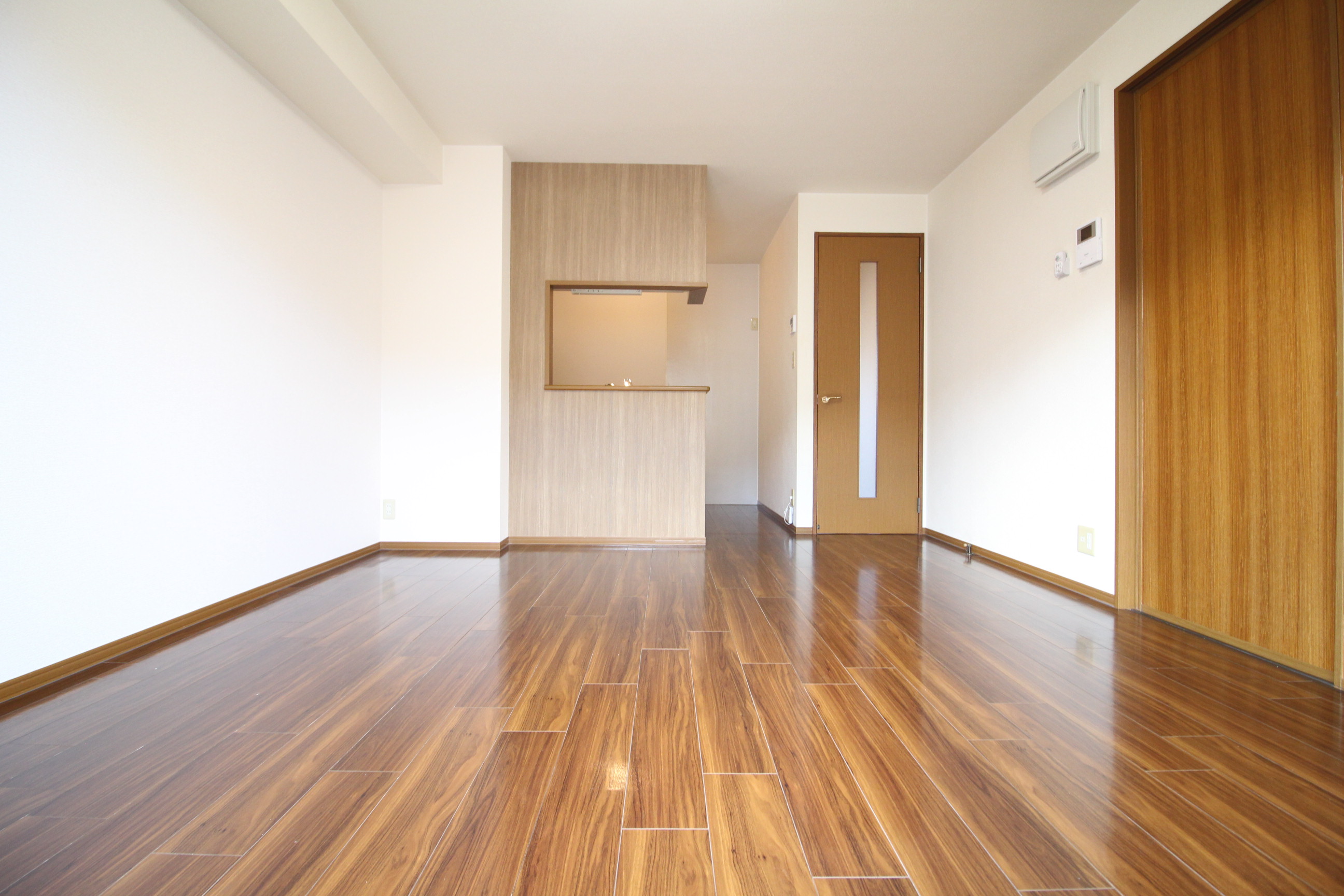 居室・リビング　13帖 エアコン完備のLDK♪