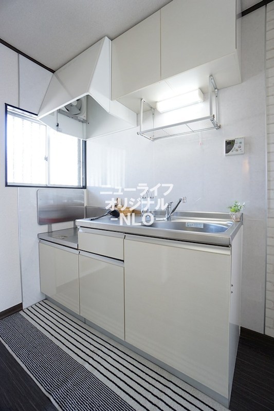 キッチン　窓付きで換気がしやすいキッチンです☆