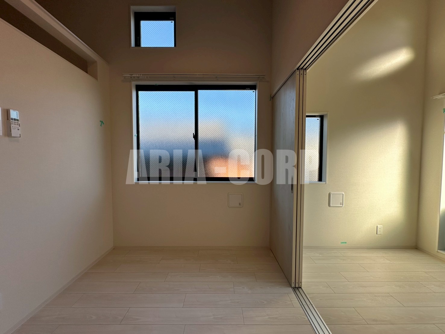 居室・リビング　天井高設計でロフト付◎お二人でのご入居可能です♪