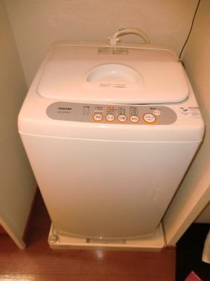 洗面設備　一人分を洗濯するのに丁度良いサイズです。