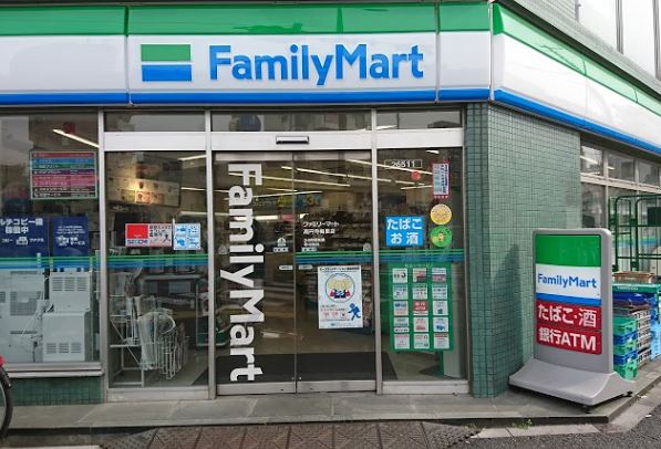コンビニ　ファミリーマート 高円寺梅里店（コンビニ）まで66m