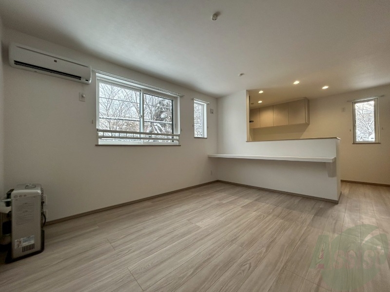 居室・リビング　広くてキレイなお部屋が広がっていて、充実した生活が送れそう。