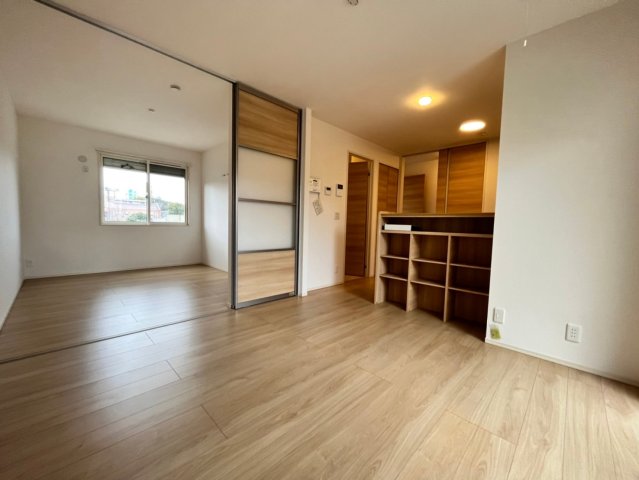 居室・リビング　別号室の画像です。ご参考下さい