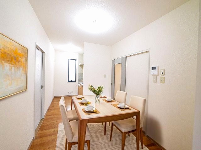 居室・リビング　CGで家具等を配置したもので家具等は含まれません