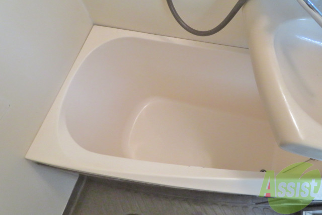 バス・シャワールーム　こちらはバスルームです。一日の疲れをここで癒して下さい。