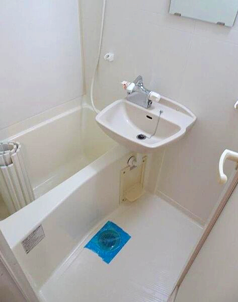 バス・シャワールーム　※別部屋参考写真