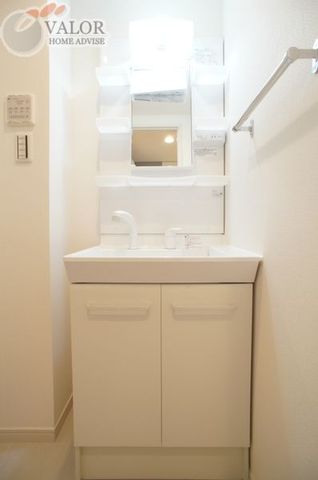 洗面設備　リブリ・ＵＲＢＡＮ　ＴＲＵＳＴの独立洗面台