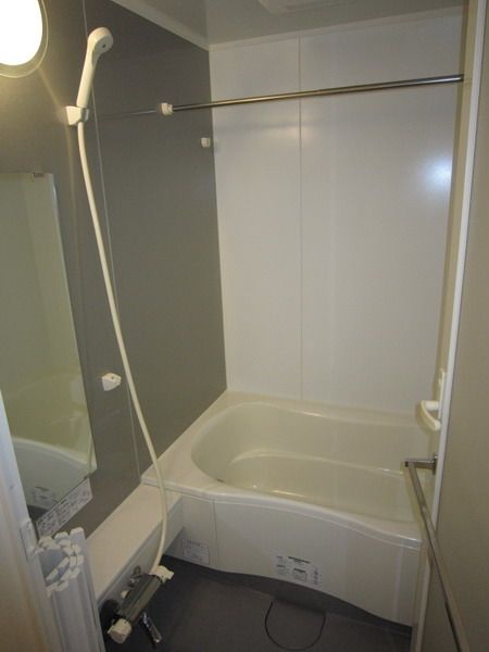 バス・シャワールーム　ゆったりサイズのバス