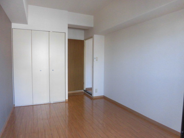 居室・リビング　外の光が差し込む明るいお部屋です