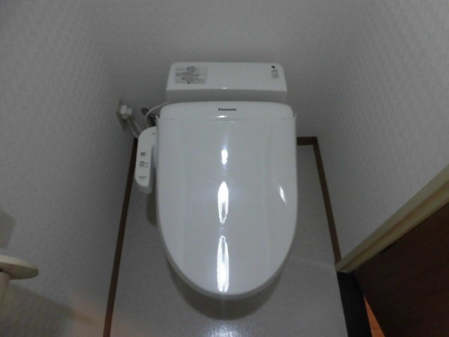 トイレ　ウォシュレット機能付きのきれいなトイレです