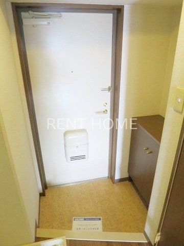 玄関　下駄箱付き