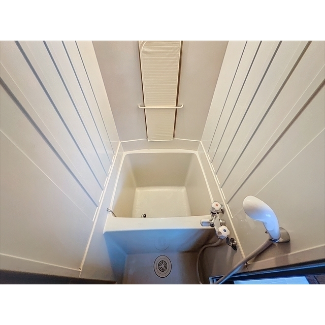 バス・シャワールーム　１日の疲れを癒すお風呂です