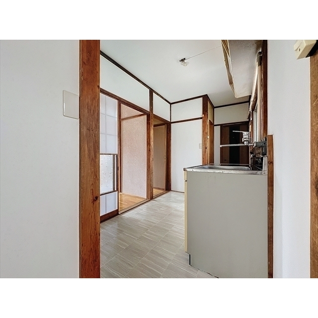 玄関　玄関から室内を見た雰囲気です