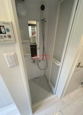 バス・シャワールーム　玄関