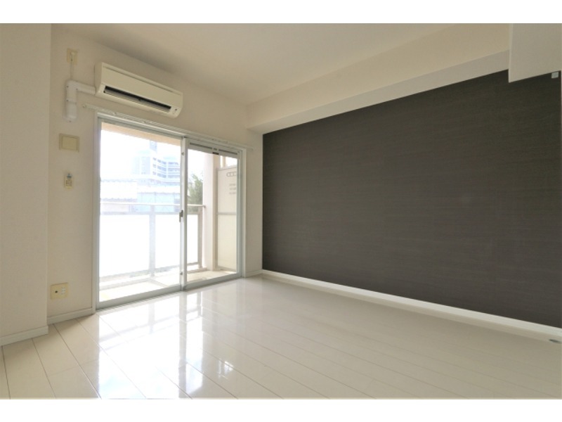 居室・リビング　一人暮らしには充分な広さの洋室です