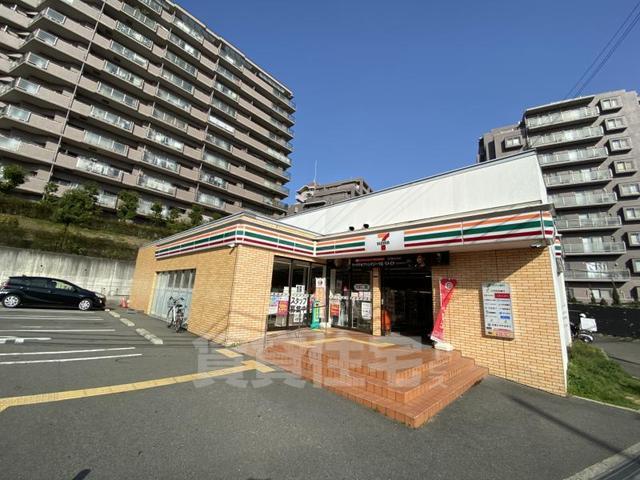 コンビニ　セブンイレブン　吹田上山田店（コンビニ）まで580m