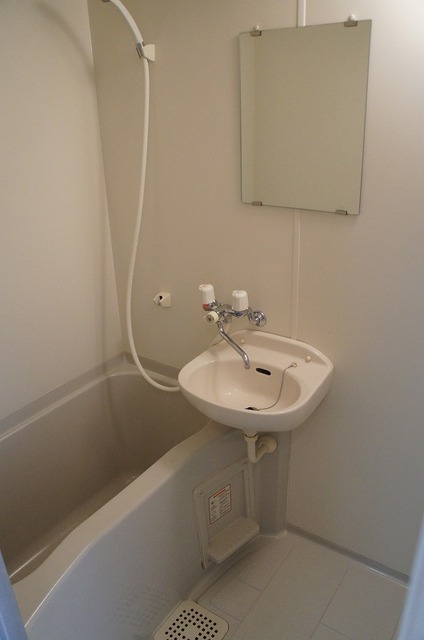 バス・シャワールーム　洗面台付♪