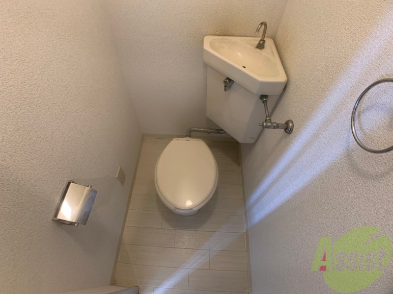 トイレ　こちらはトイレです。清潔感があり、安心して使用できます。