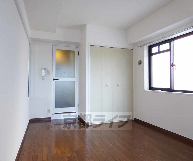 居室・リビング　広々とした室内です。