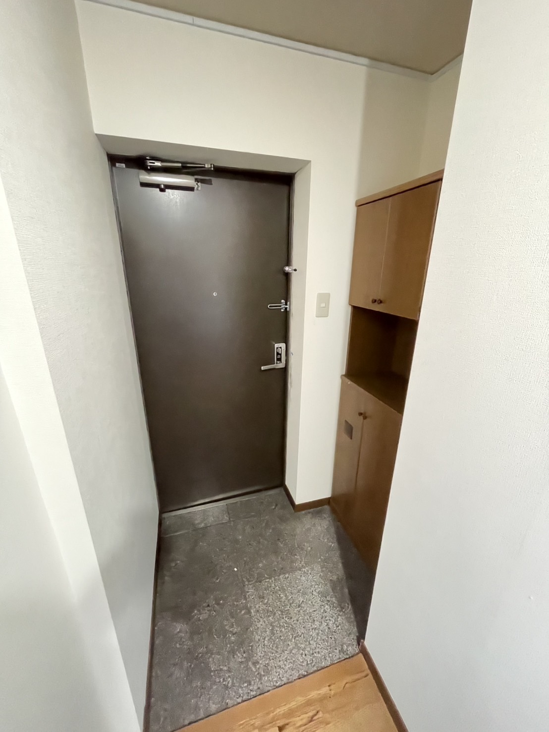 玄関　他号室のお写真です。参考にご覧ください。