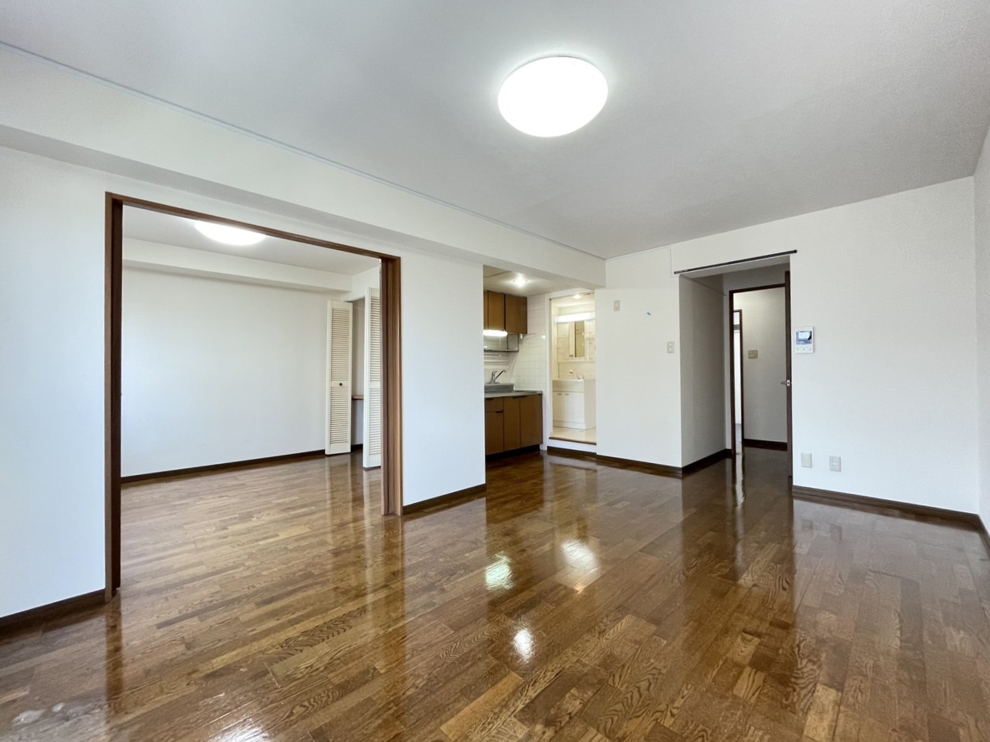 居室・リビング　他号室のお写真です。参考にご覧ください。