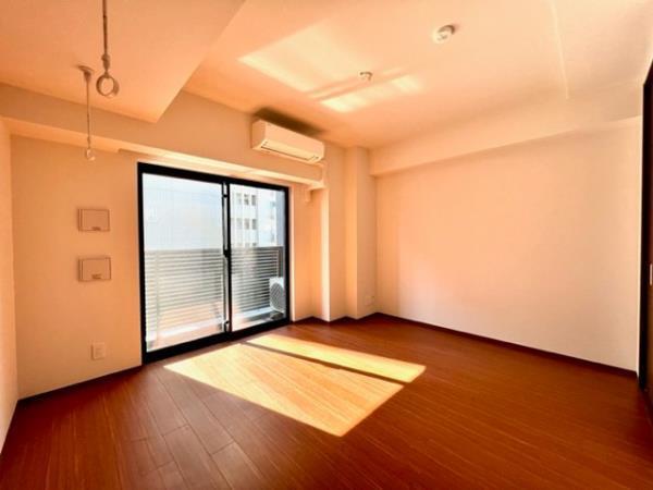 居室・リビング　※別部屋の参考写真です。