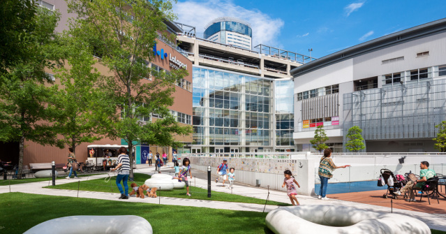 ショッピングセンター　ららぽーと豊洲（ショッピングセンター）まで657m