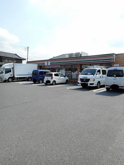 コンビニ　セブンイレブン（コンビニ）まで200m